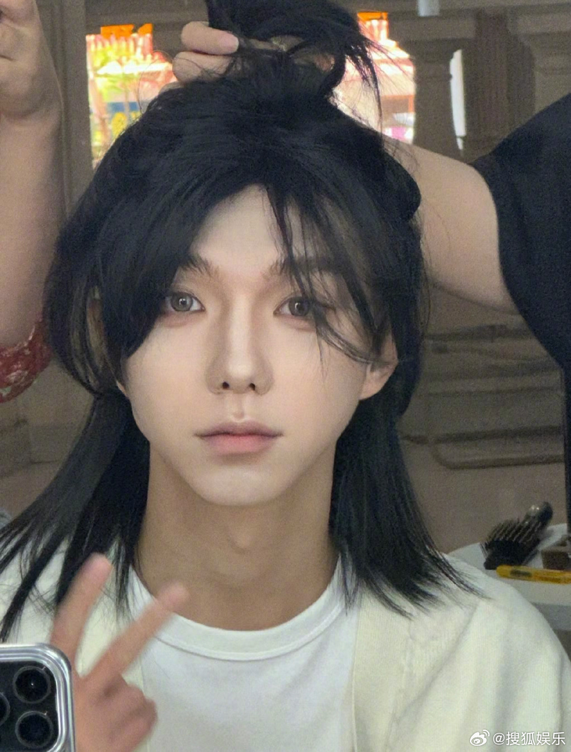 Explosive Makeovers Shake Up Chinese Entertainment Industry