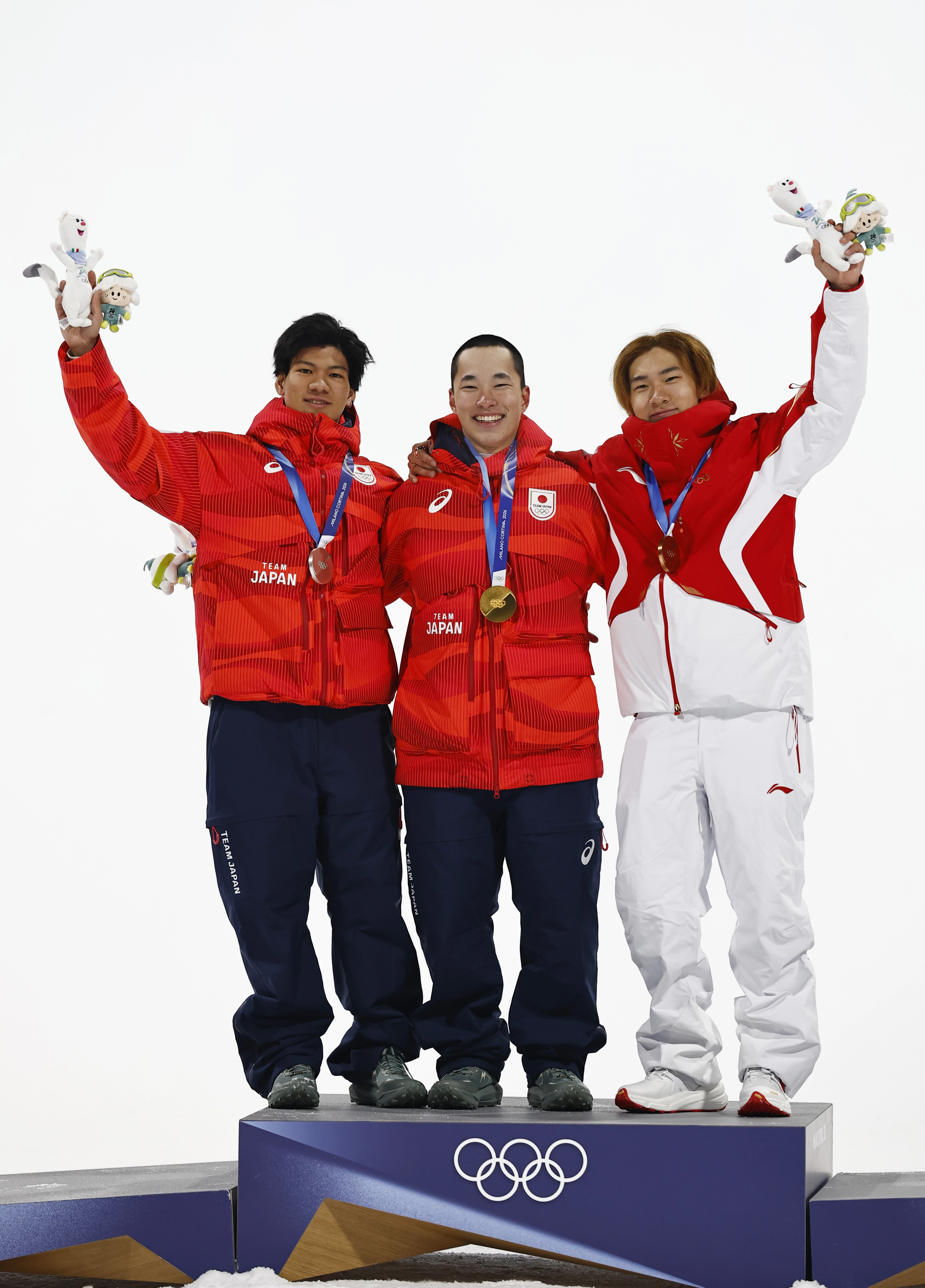 Chinese snowboarder Su Yiming won the bronze medal in the men's big air event at the 2026 Milan-Cortina Winter Olympics, securing China's first medal of the Games. With a total score of 168.50 points, Su became the first male snowboarder to win three Olympic medals (gold, silver, and bronze) and the only athlete from the 2022 Beijing final to compete in Milan. His victory represents a remarkable comeback after battling injuries and showcases the growing strength of Chinese winter sports.