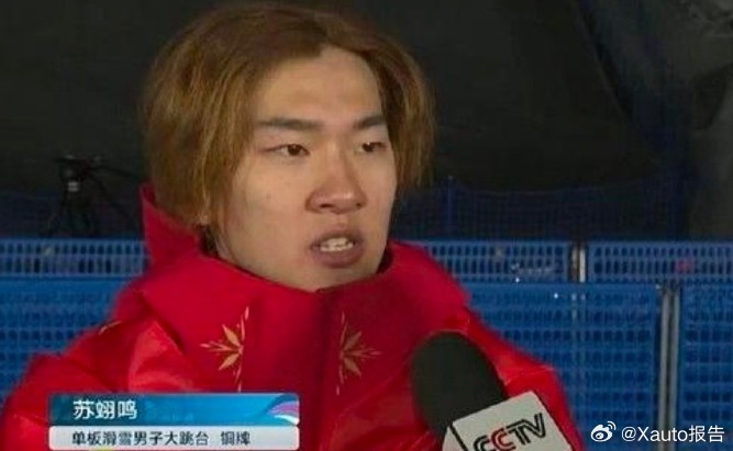 Su Yiming is interviewed after winning the bronze medal in the men's big air snowboarding event at the 2026 Milan-Cortina Winter Olympics.