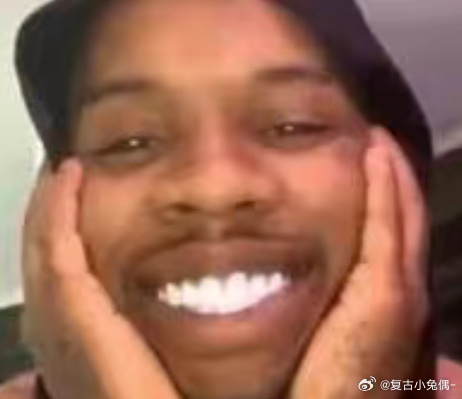 As the 144-hour visa-free transit policy takes effect at Zhengzhou's airport, the number of foreign tourists visiting Henan is on the rise. The province's rich history, breathtaking natural beauty, and unique culture are just a few reasons why visitors from around the world are flocking to this ancient region. One such tourist, Li Wei, a traveler from Belarus, chose to visit the historic city of Luoyang, immersing herself in the city's rich heritage, savoring local delicacies, and even trying out traditional Han clothing.